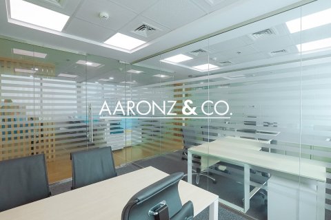 Снять в аренду офис в Джумейра Лейк Тауэрс, Дубай: 159.7м², № 78328 - фото 4