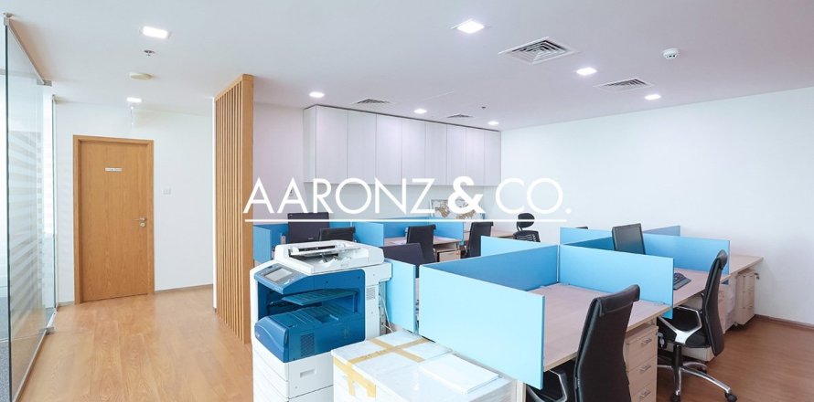 Офис в Джумейра Лейк Тауэрс, Дубай, 159.7м², № 78328