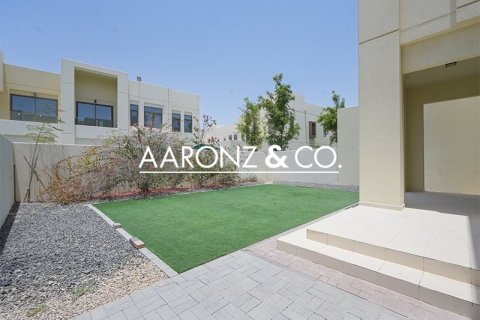 Снять в аренду виллу в Дубае: 3 спальни, 282.6м², № 78325 - фото 17