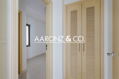 Снять в аренду виллу в Дубае: 3 спальни, 282.6м², № 78325 - фото 12