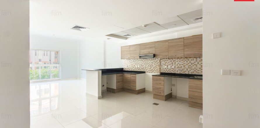 Apartment in Dubai Sports City, Dubai 2 bedrooms, 100.1 sq.m. № 115205