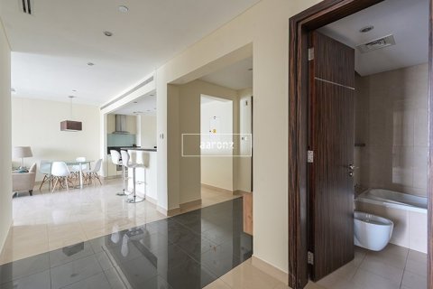Apartment in Jumeirah Lake Towers, Dubai 2 bedrooms, 120.5 sq.m. № 53797 - photo 13