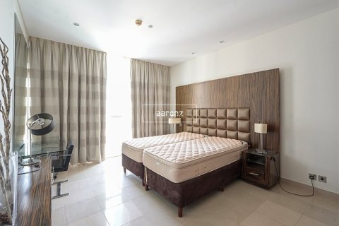 Apartment in Jumeirah Lake Towers, Dubai 2 bedrooms, 120.5 sq.m. № 53797 - photo 5