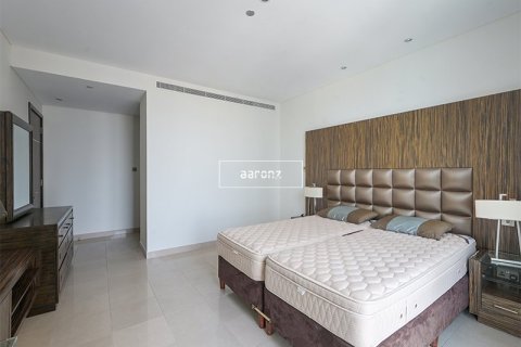 Apartment in Jumeirah Lake Towers, Dubai 2 bedrooms, 120.5 sq.m. № 53797 - photo 6