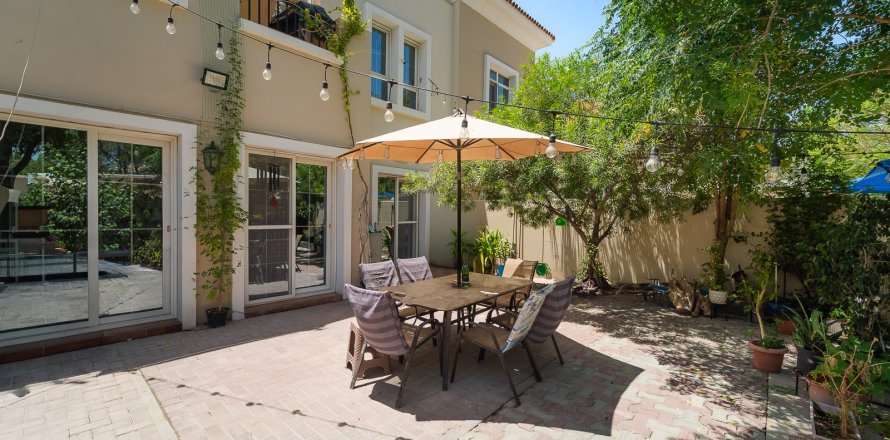Adosado en Discovery Gardens, Dubai, 3 dormitorios, 238 m², № 120486