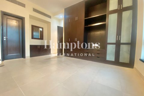 Apartment in The Views 1, The Views, Dubai 1 bedroom, 79.24625900 sq.m. № 63867 - photo 1