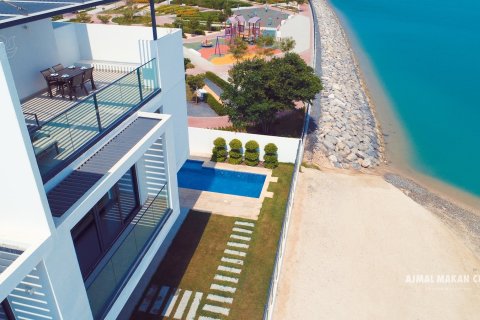 Villa in Dubai 4 bedrooms, 257 sq.m. № 10717 - photo 13