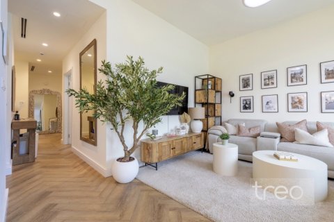 Villa in Dubai 4 bedrooms, 237 sq.m. № 124755 - photo 4