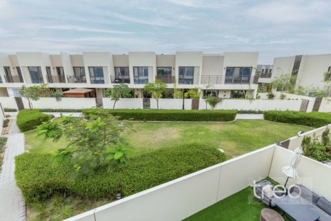 Villa in Dubai 4 bedrooms, 237 sq.m. № 124755 - photo 3