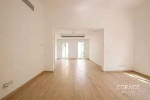 فيلا في البحيرات, دبي 4 غرف نوم, 254 م² رقم 122698 - صورة 3