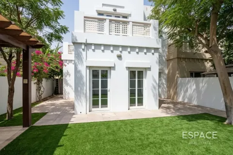 فيلا في البحيرات, دبي 4 غرف نوم, 254 م² رقم 122698