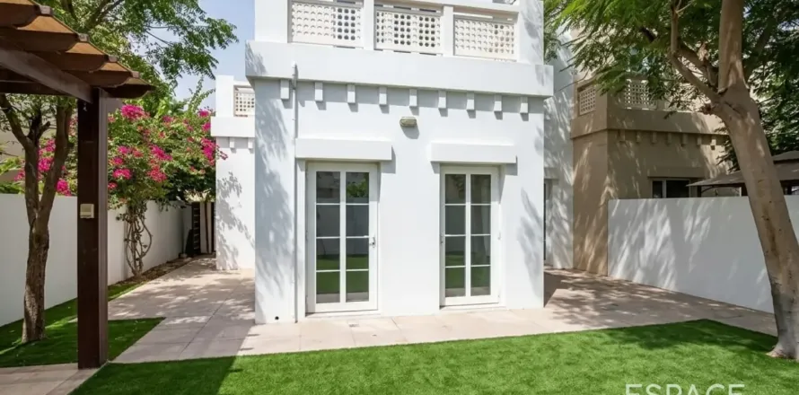 فيلا في البحيرات, دبي 4 غرف نوم, 254 م² رقم 122698