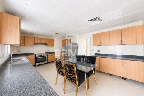 Villa in Falcon City of Wonders, Dubai 5 bedrooms, 540.14 sq.m. № 127736 - photo 3