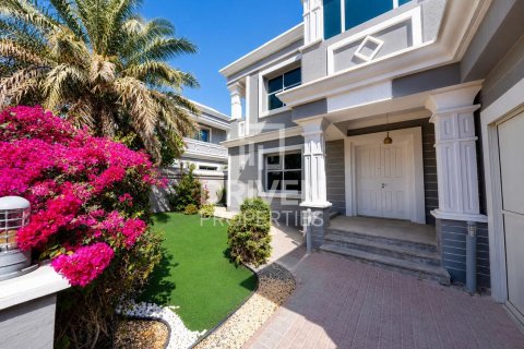 Villa in Falcon City of Wonders, Dubai 5 bedrooms, 540.14 sq.m. № 127736 - photo 19