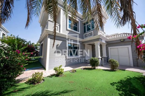 Villa in Falcon City of Wonders, Dubai 5 bedrooms, 540.14 sq.m. № 127736