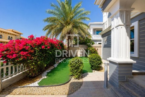 Villa in Falcon City of Wonders, Dubai 5 bedrooms, 540.14 sq.m. № 127736 - photo 20