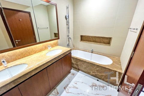 Apartment in The Hills, Dubai 3 bedrooms, 166 sq.m. № 13387 - photo 13
