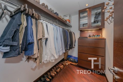 Apartment in Burj Khalifa, Dubai 2 bedrooms, 189 sq.m. № 13384 - photo 11