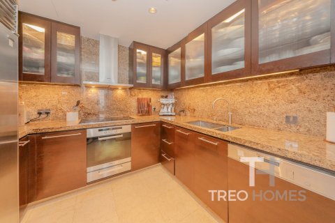 Apartment in Burj Khalifa, Dubai 2 bedrooms, 189 sq.m. № 13384 - photo 6