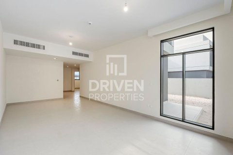 Villa en The Pulse, Dubai South (Dubai World Central), Dubai, 4 dormitorios, 306 m², № 18895 - foto 1