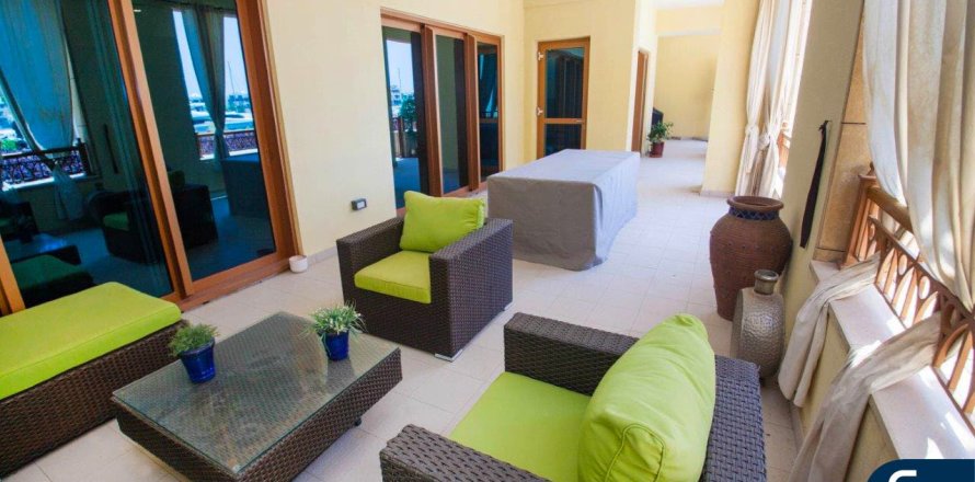 Apartment in Palm Jumeirah, Dubai 3 bedrooms, 256 sq.m. № 91607