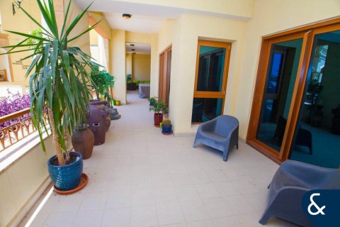 Apartment in Palm Jumeirah, Dubai 3 bedrooms, 256 sq.m. № 91607 - photo 13