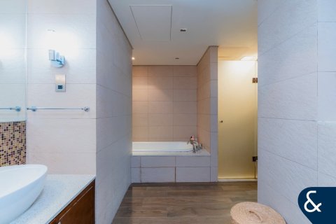 Apartment in Palm Jumeirah, Dubai 2 bedrooms, 174 sq.m. № 91610 - photo 13