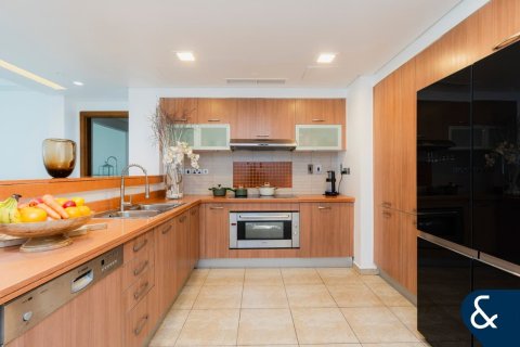 Apartment in Palm Jumeirah, Dubai 2 bedrooms, 174 sq.m. № 91610 - photo 7
