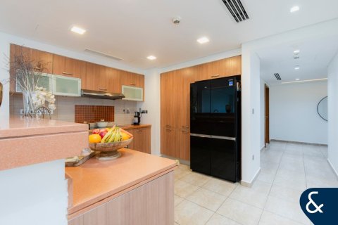 Apartment in Palm Jumeirah, Dubai 2 bedrooms, 174 sq.m. № 91610 - photo 5