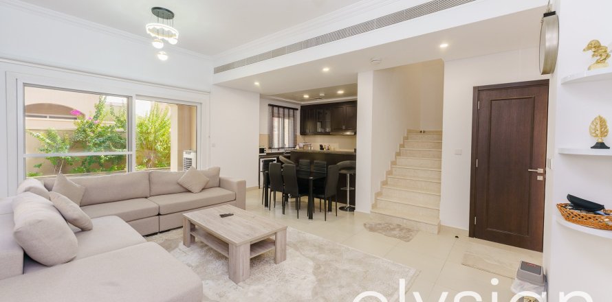 Villa in Bella Casa, Serena, Dubai 3 bedrooms, 211 sq.m. № 37873