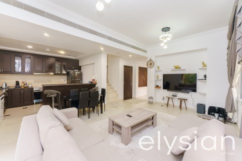 Villa in Bella Casa, Serena, Dubai 3 bedrooms, 211 sq.m. № 37873 - photo 2