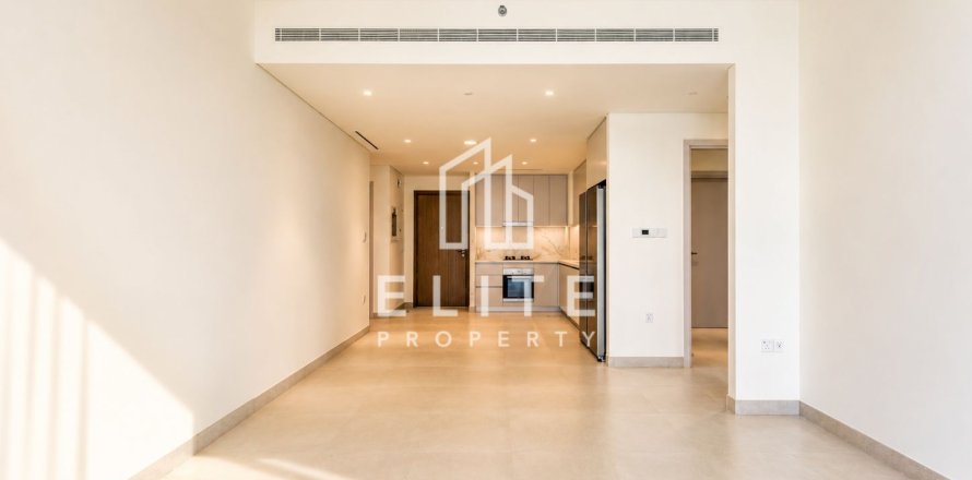 Apartment in EMAAR Beachfront, Dubai Harbour, Dubai 2 bedrooms, 115 sq.m. № 137344