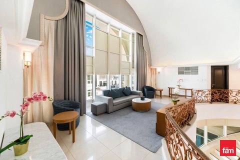 Hotel Apartment in Dubai 4 bedrooms, 495 sq.m. № 11640 - photo 12