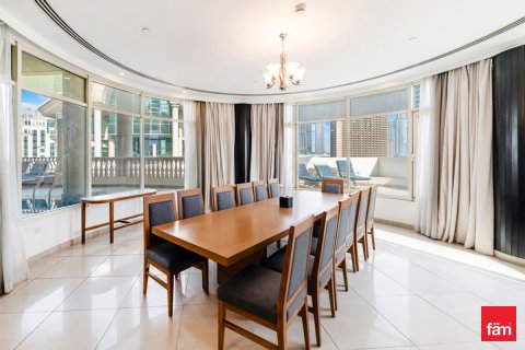 Hotel Apartment in Dubai 4 bedrooms, 495 sq.m. № 11640 - photo 16