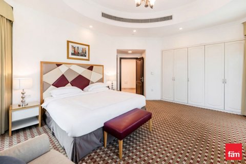 Hotel Apartment in Dubai 4 bedrooms, 495 sq.m. № 11640 - photo 7