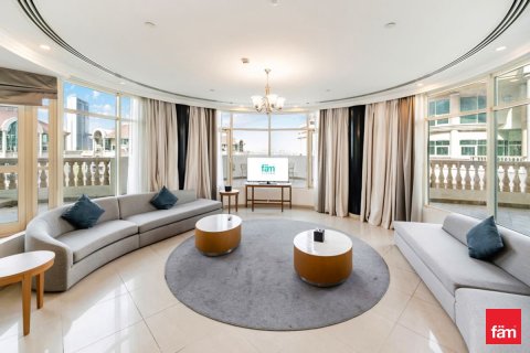 Hotel Apartment in Dubai 4 bedrooms, 495 sq.m. № 11640 - photo 30