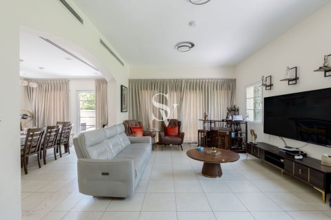 Villa à Jumeirah Village Triangle, Dubai, 2 chambres, 645 m², № 121933 - photo 7
