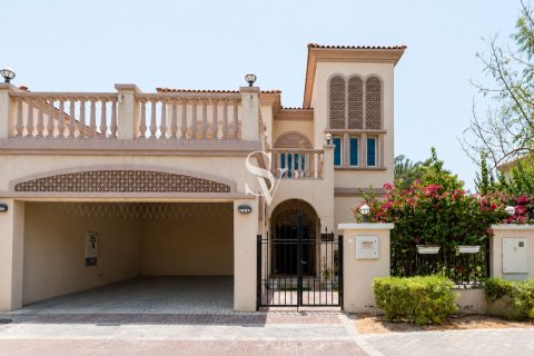 Villa à Jumeirah Village Triangle, Dubai, 2 chambres, 645 m², № 121933