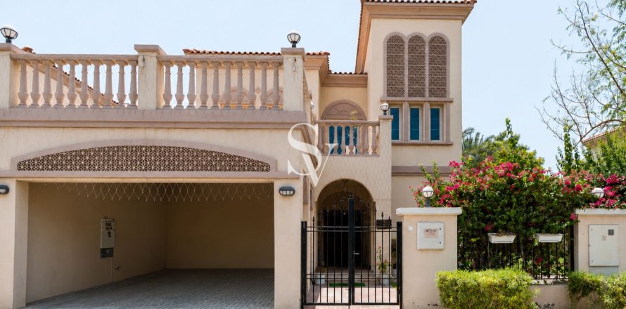Villa à Jumeirah Village Triangle, Dubai, 2 chambres, 645 m², № 121933