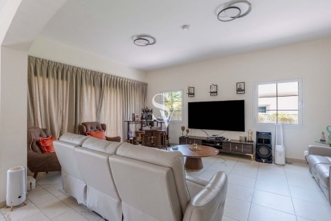 Villa à Jumeirah Village Triangle, Dubai, 2 chambres, 645 m², № 121933 - photo 2
