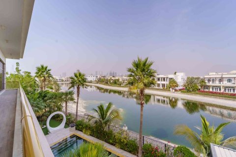 Villa in Dubai 6 bedrooms, 3054 sq.m. № 120378