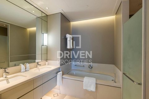 Apartment in Vida Residence Downtown, Downtown Dubai (Downtown Burj Dubai), Dubai 2 bedrooms, 152.45 sq.m. № 127976 - photo 17