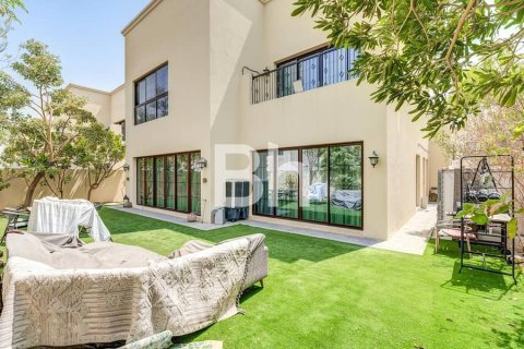Villa in Nadd Al Sheba, Dubai 4 bedrooms, 468 sq.m. № 56368 - photo 14