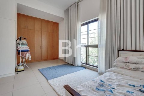 Villa in Nadd Al Sheba, Dubai 4 bedrooms, 468 sq.m. № 56368 - photo 9