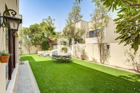 Villa in Nadd Al Sheba, Dubai 4 bedrooms, 468 sq.m. № 56368 - photo 15