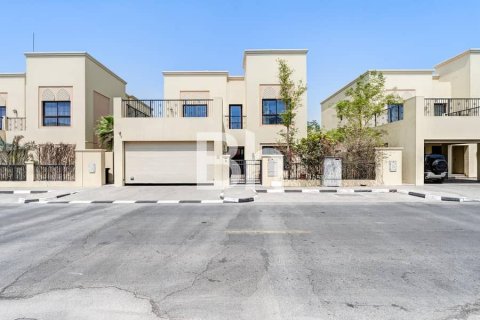 Villa in Nadd Al Sheba, Dubai 4 bedrooms, 468 sq.m. № 56368 - photo 17