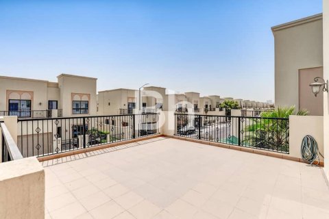 Villa in Nadd Al Sheba, Dubai 4 bedrooms, 468 sq.m. № 56368 - photo 21