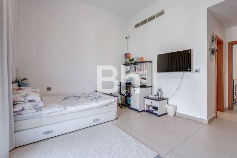 Villa in Nadd Al Sheba, Dubai 4 bedrooms, 468 sq.m. № 56368 - photo 10