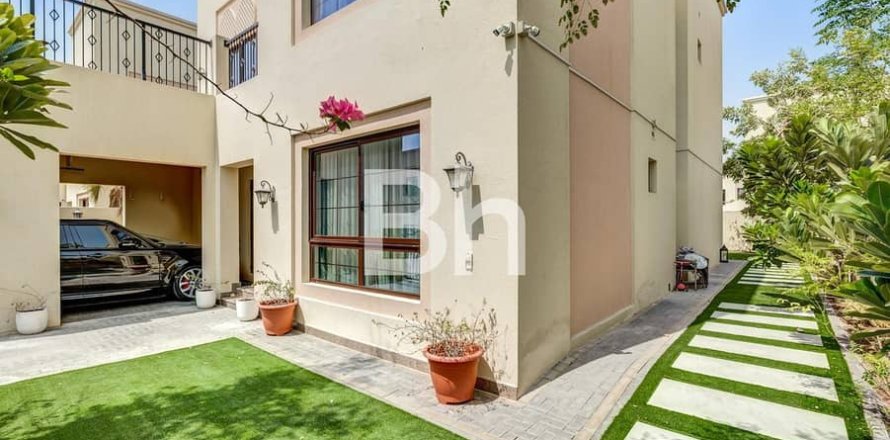Villa in Nadd Al Sheba, Dubai 4 bedrooms, 468 sq.m. № 56368