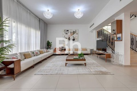 Villa in Nadd Al Sheba, Dubai 4 bedrooms, 468 sq.m. № 56368 - photo 18